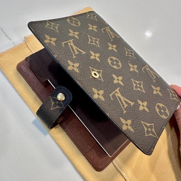 Louis Vuitton Medium Ring Agenda Cover $740 - Picture 9 of 11